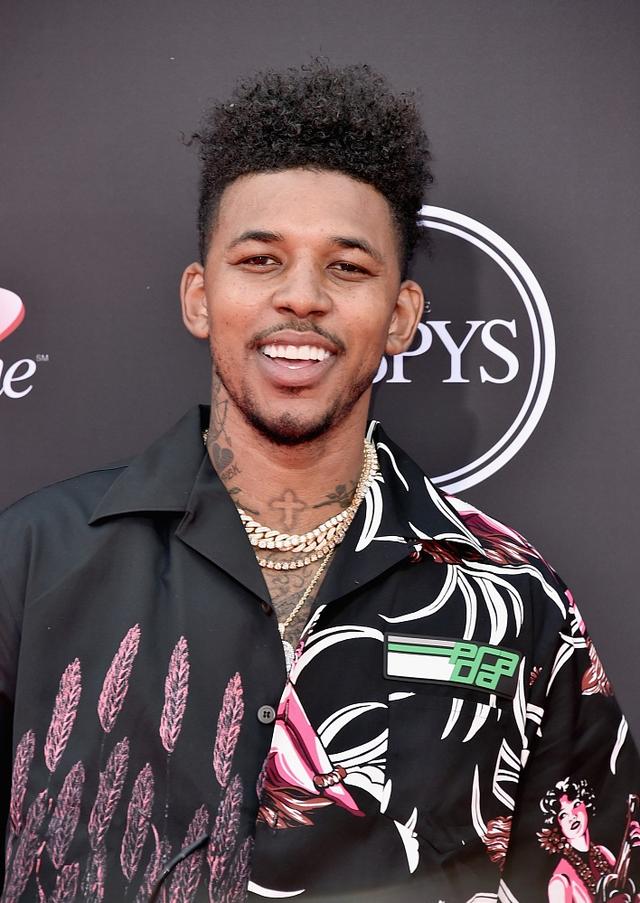 足球英超本轮最佳阵公布，新援发挥亮眼（英超本轮最佳阵容出炉，新援表现抢眼）