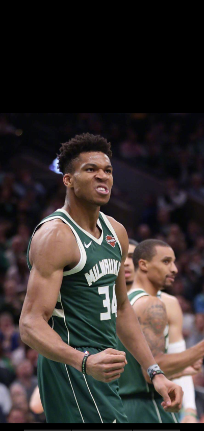 青岛记者：邵佳一大哥式的执教风格很适合当下中国足球的环境（青岛记者：邵佳一兄长式执教风格更契合当下中国足球生态）