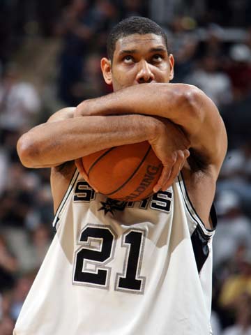 拉菲尼亚金球第五是否不公平？莱万：其实这些排名不能太当真（拉菲尼亚金球第5引争议？莱万：排名不必太认真）