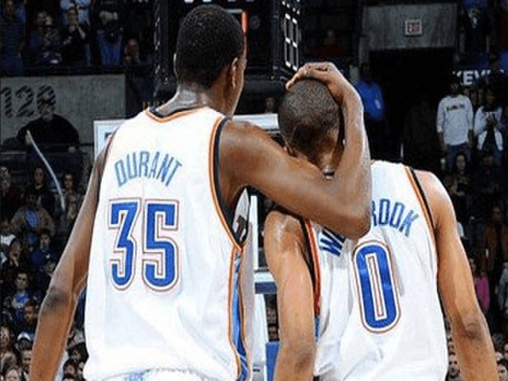 海港亚冠赛前Vlog：吉祥物伊戈已量产；林皇再度作客上海滩（海港亚冠赛前Vlog：伊戈吉祥物量产到位，林皇再访上海滩）