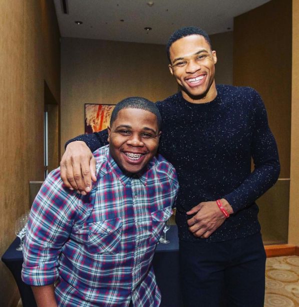 篮球火箭球队连续两场胜利庆祝（火箭队连赢两场后庆祝）