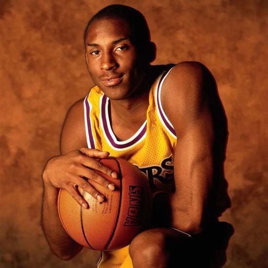 重返狼队？特劳雷或成救主！英超副班长向昔日功臣伸出橄榄枝（英超垫底队递橄榄枝，狼队旧将特劳雷或回归救火）